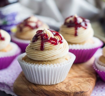 peanut-butter-and-jelly-cupcakes